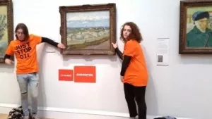 Bu defa Van Gogh'un tablosu nasibini aldı! İklim aktivistlerinden sıradışı eylem