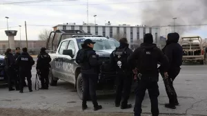 Meksika'da uyuşturucu baronunun oğlu tutuklanınca çete üyeleri her yeri ateşe verdi