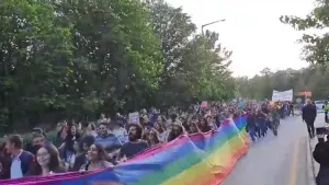 ODTÜ'de LGBT bayraklarıyla Kılıçdaroğlu'na destek yürüyüşü