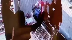 Terörist kadının saldırı öncesi alışverişi kamerada