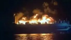 Yunanistan'da korkunç gemi yangını! İçerisinde 288 yolcu vardı
