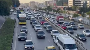 İstanbul'da trafik sürücülere zor anlar yaşattı!