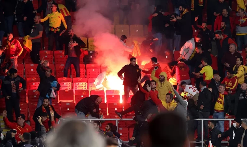 Olaylı İzmir derbisi davasında 'maç seyir yasağı' tedbirinin kaldırılması talebi geri çevrildi