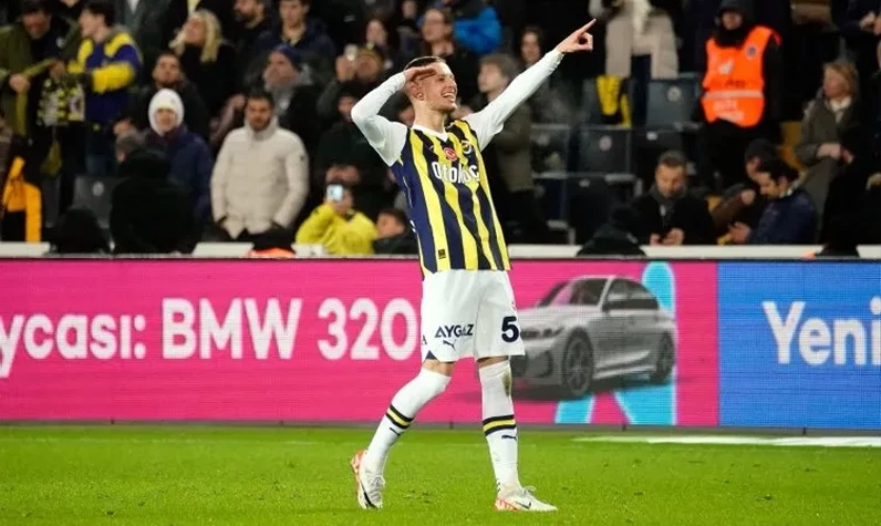 Fenerbahçe'nin başına talih kuşu kondu! Sebastian Szymanski için rekor transfer bedeli...