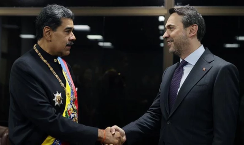 Bakan Bayraktar Venezuela'da: Maduro ile bir araya geldi