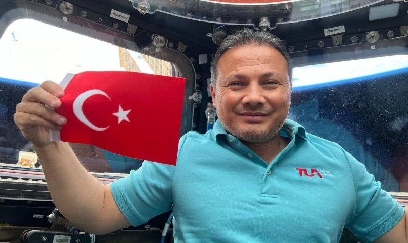 Türkiye'nin ilk astronotu Alper Gezeravcı'nın dönüşü bir kez daha ertelendi