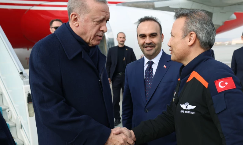 Cumhurbaşkanı Erdoğan, Alper Gezeravcı'yı kabul etti