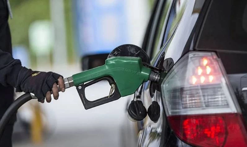 Bu gece benzine zam var mı? 15 Şubat'ta benzine zam gelecek mi? Benzinin litresi ne kadar?