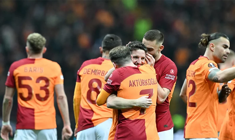 Galatasaray'da birlik beraberlik hamlesi: Erden Timur'dan futbolculara şampiyonluk mesajı