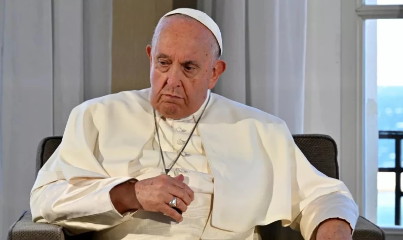 Son dakika: Papa Franciscus hastaneye kaldırıldı