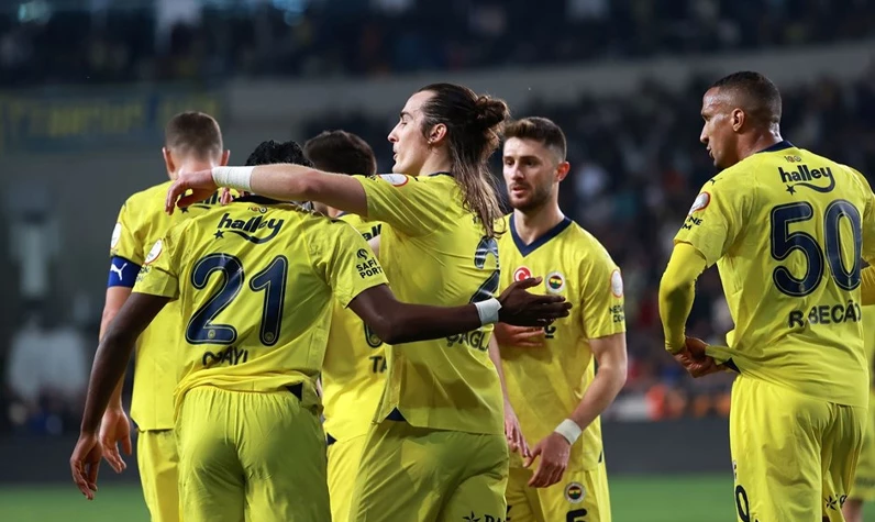 Son dakika... Kanarya avantaj için sahada: Union Saint-Gilloise-Fenerbahçe maçında 11'ler belli oldu