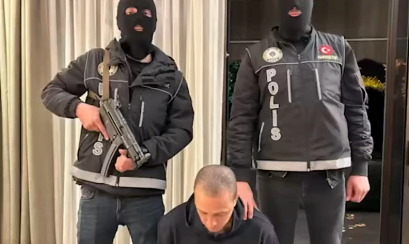 Interpol'ün aradığı iki uyuşturucu taciri İstanbul'da yakalandı