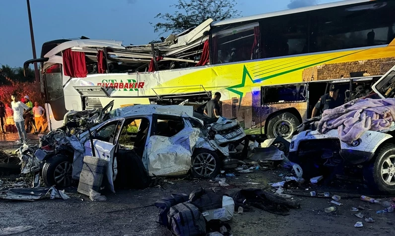 Son dakika... Mersin'de zincirleme trafik kazası: Çok sayıda ölü ve yaralılar var