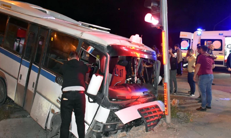 Kırıkkale'de trafik kazası! Çok sayıda yaralı var: Vali Makas'tan açıklama
