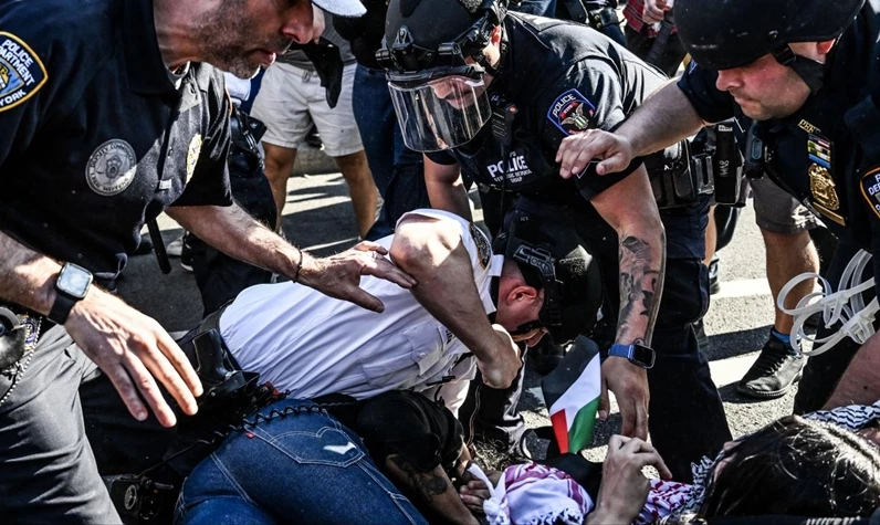 ABD polisinden Türk muhabire saldırı! AK Parti'den sert tepki: 'Polisin uyguladığı şiddeti kınıyoruz'