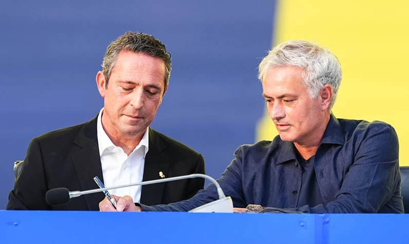 İmzalar atıldı! Jose Mourinho resmen Fenerbahçe'de: 'Bu forma artık bedenimin bir parçası'