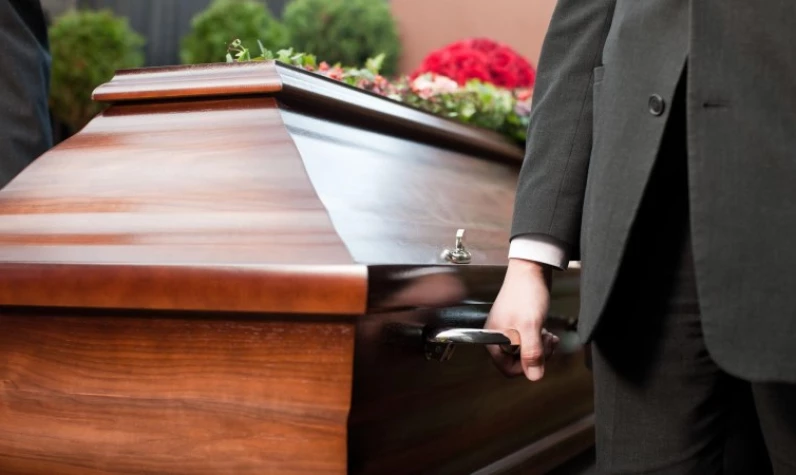 Huzurevi çalışanları ölümünü ilan etti! Yaşlı kadın cenazesi tabuta koyulurken gerçek ortaya çıktı!