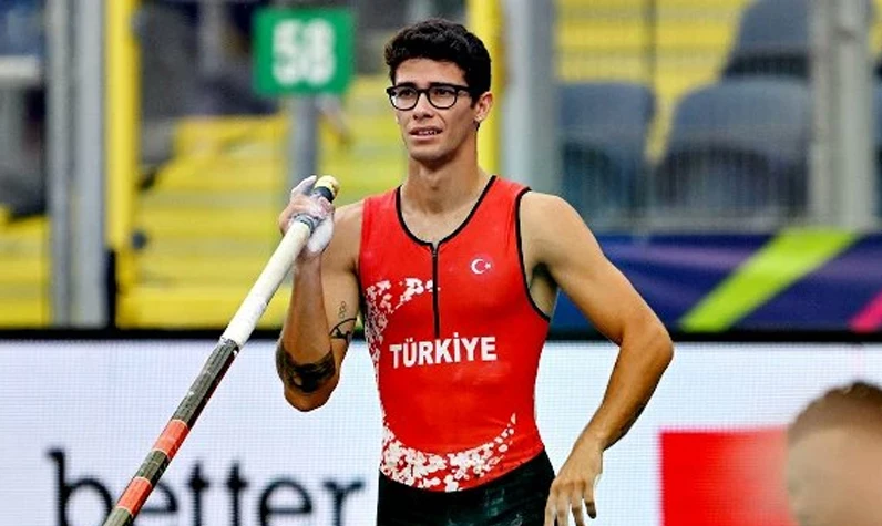 Türk atletizm tarihinde ilk: Ersu Şaşma, Avrupa Atletizm Şampiyonası'nda bronz madalya kazandı