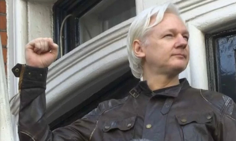 Wikileaks'in kurucusu Julian Assange 5 yıl sonra serbest