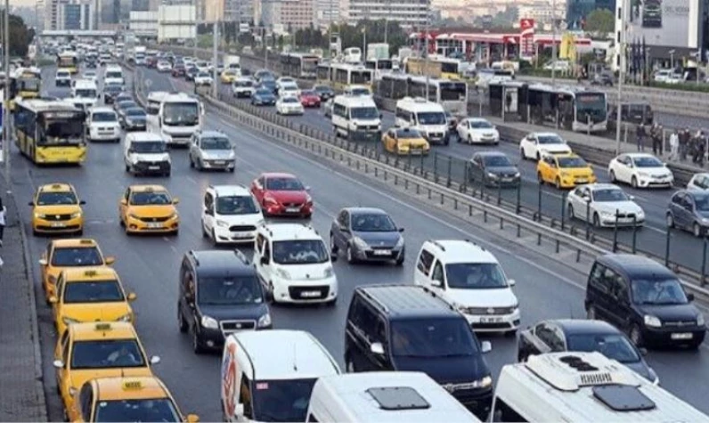 İnzivaya çekilen İstanbul'a dönüş başladı! Tüneller, otoyollar, köprülerde trafik kilit!