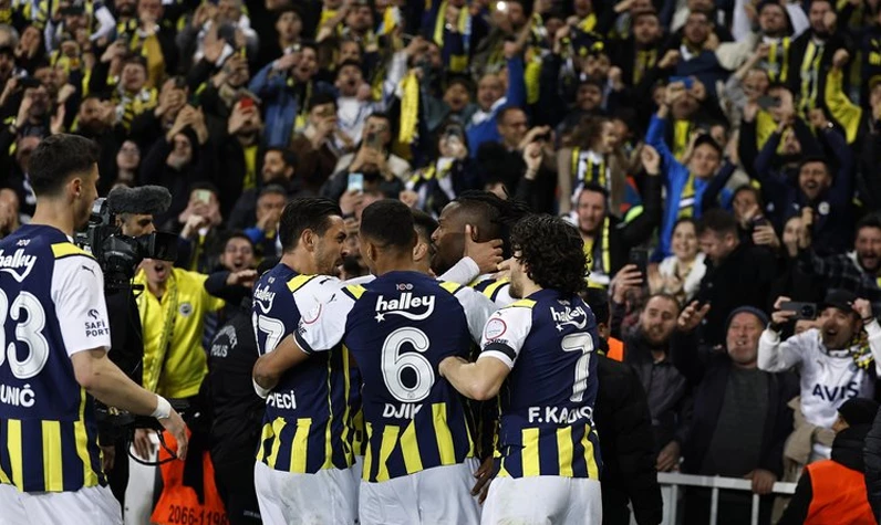 Fenerbahçe'de ilk ayrılık geldi! Takım arkadaşlarıyla vedalaştı...