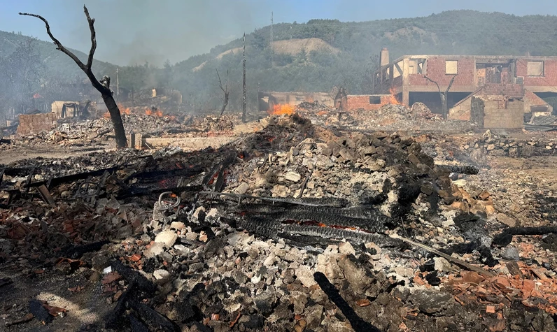 Kastamonu'da köy yangını! Bir mahalle yok oldu: Çok sayıda kişi evsiz kaldı