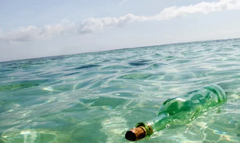 Gizemli şişe sonlarını getirdi: Denizde buldukları şişedeki sıvıyı içen balıkçılar öldü