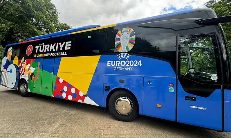 UEFA'dan Türkiye'ye EURO 2024 otobüsü! O figürler dikkat çekti