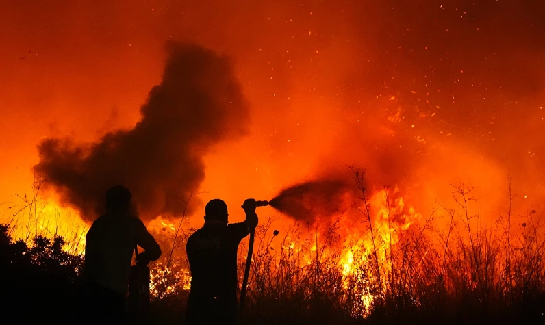 Alevlerle mücadele devam ediyor! Türkiye yanıyor, ciğermiz yanıyor: Birçok ev tahliye edildi