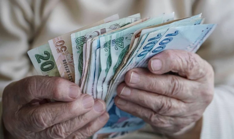Emeklinin gündemi ek zam! AK Partili isim açıkladı: En düşük emekli maaşı ne kadar olacak?
