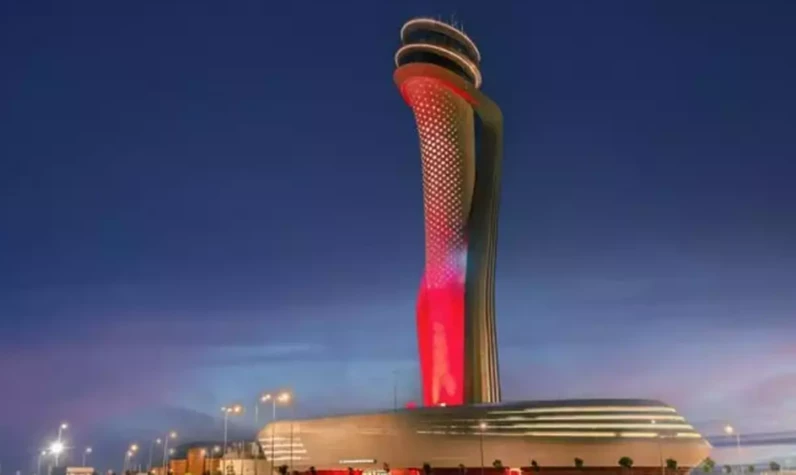 İstanbul Havalimanı Kulesi kırmızı beyaza büründü