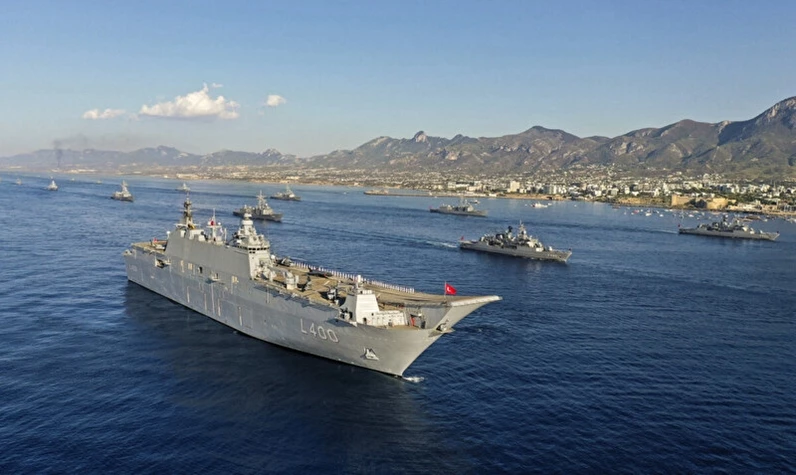 Türk donanması KKTC açıklarında: Kıbrıs Barış Harekatı'nın 50'nci yılında 50 gemiyle geçit töreni