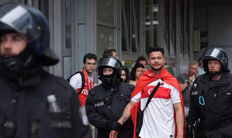 Alman polisinden zorbalık! Türk taraftarlar gözaltına alındı
