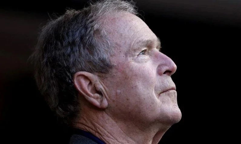 ABD'nin eski başkanı George W. Bush Trump ve Biden ile dalga geçti: İkisinden de gencim