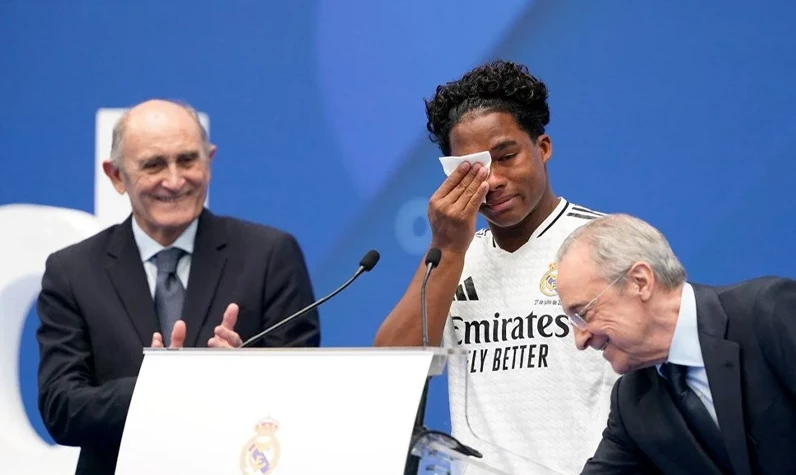 18 yaşındaki yıldız gözyaşlarına hakim olmadı! Resmen Real Madrid'de!