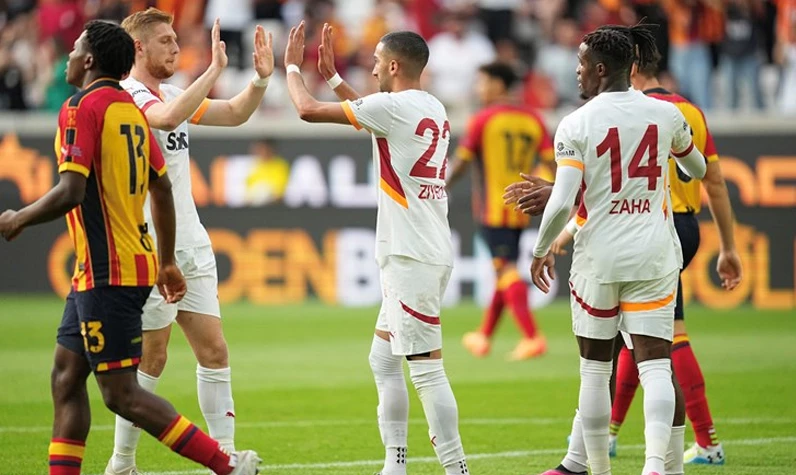 Galatasaray, Lecce'yi devirdi: Okan Buruk'tan çift forvet denemesi
