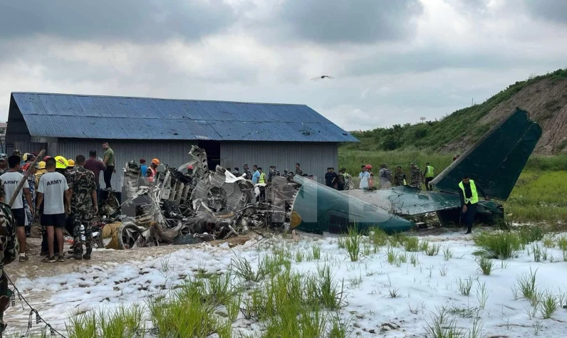 Nepal'de yolcu uçağı düştü: Çok sayıda ölü var