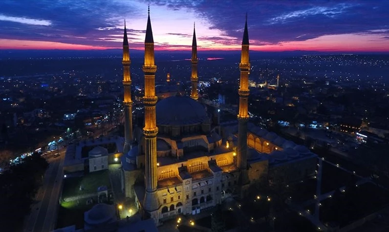 15 Temmuz şehitleri için yurt genelindeki camilerden selalar okundu