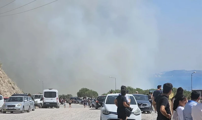 İzmir'de orman yangını! Bir site tahliye edildi: Havadan ve karadan müdahale sürüyor