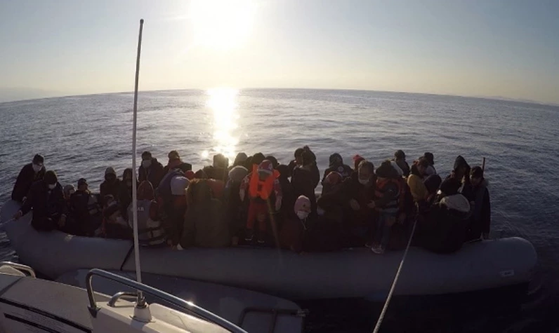MSB duyurdu: Yunanistan düzensiz göçmenleri Türk karasularına itti! Türkiye kurtardı