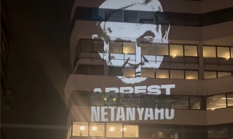 Washington'da bebek katili Netanyahu'ya protesto! Kaldığı otelin duvarına 'Tutuklayın' yazısı yansıtıldı