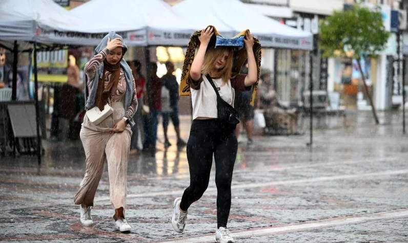 Sıcak havalara yağmur molası! İstanbul'a sağanak geliyor! Meteoroloji o illeri tek tek uyardı!