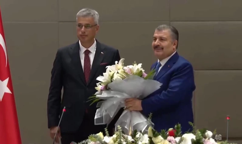 Sağlık Bakanlığında devir-teslim töreni: Kemal Memişoğlu görevi Fahrettin Koca'dan devraldı!