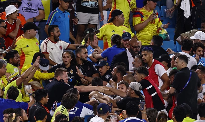 Copa America'da skandal maç: Yıldız futbolcu, tribüne çıkıp taraftarları yumrukladı