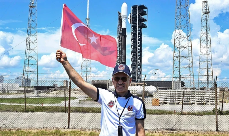 Bakan Uraloğlu SpaceX tesisinde konuştu: Uzay vatanımıza sahip çıkmaya devam edeceğiz!