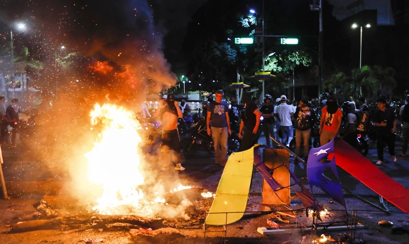 Venezuela'da iç savaş! Maduro'nun zaferi kaos getirdi: Protestocular hükümetin düşmesini talep ediyor