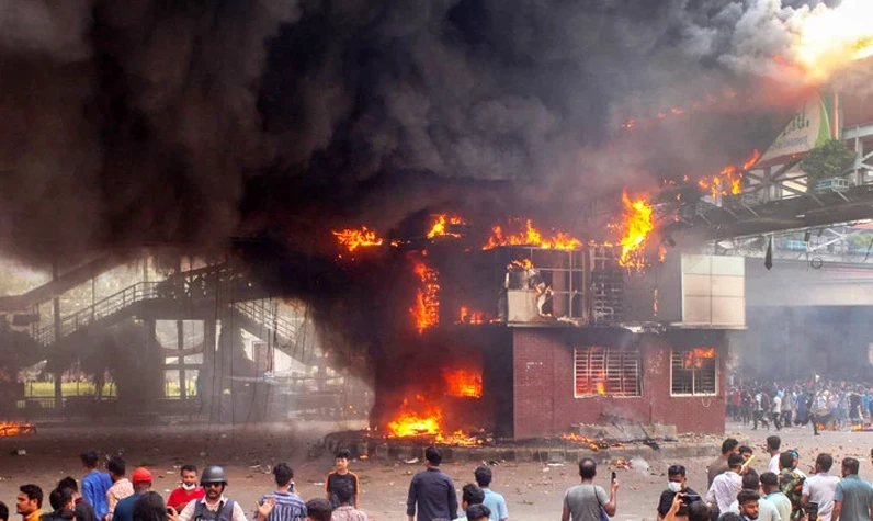 173 ölü 1.200 tutuklama! Asker sokaklara indi, ülke genelinde internet bağlantısı kesildi! Bangladeş alev alev yanıyor
