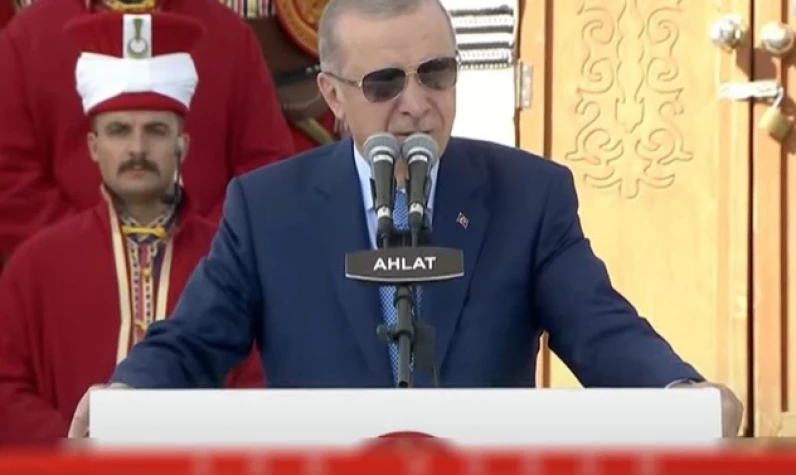 Cumhurbaşkanı Erdoğan: Ahlat bize kim olduğumuzu hatırlatır!