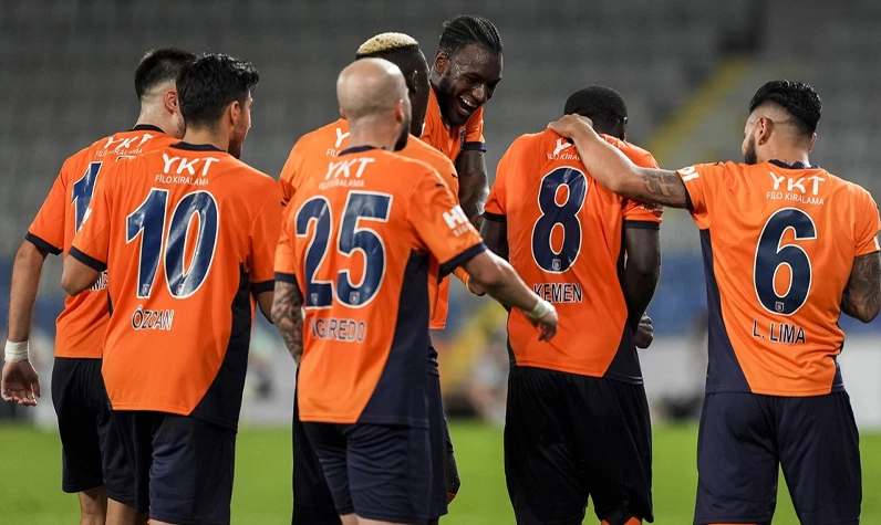 Son dakika... İlk zafer Başakşehir'den: St Patrick's'i yendi UEFA Konferans Ligi'ne kaldı