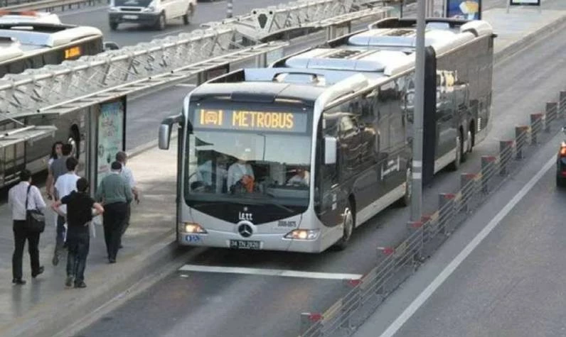 Bugün (30 Ağustos) metrobüs bedava mı? Metrobüsler 30 Ağustos'ta paralı mı, ücretsiz mi?